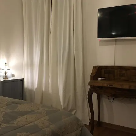 Le Stanze Di Anna Rita All'arco Polinori בית הארחה